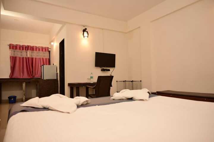 Room 6 of 9