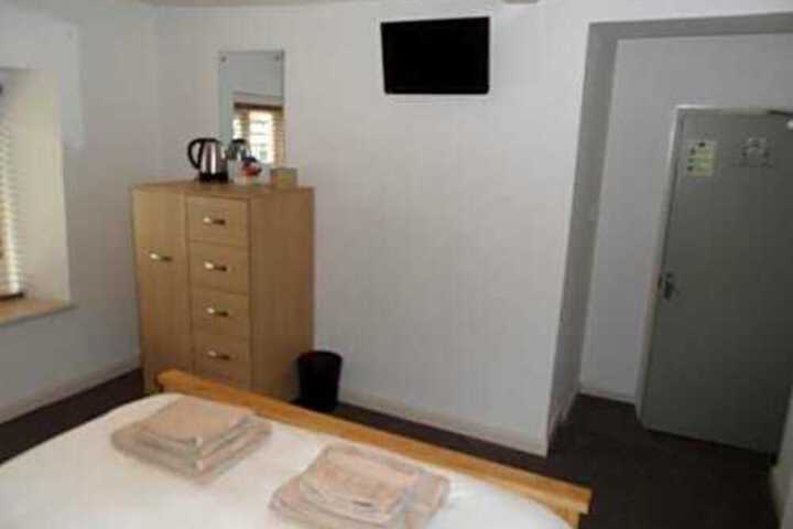 THE CORNER HOUSE HOTEL