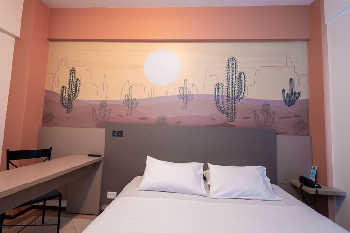 Room 8 of 121