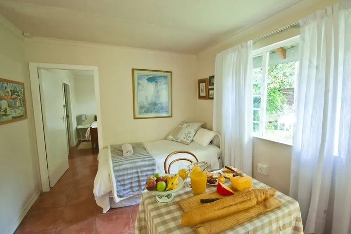 Room 4 of 10