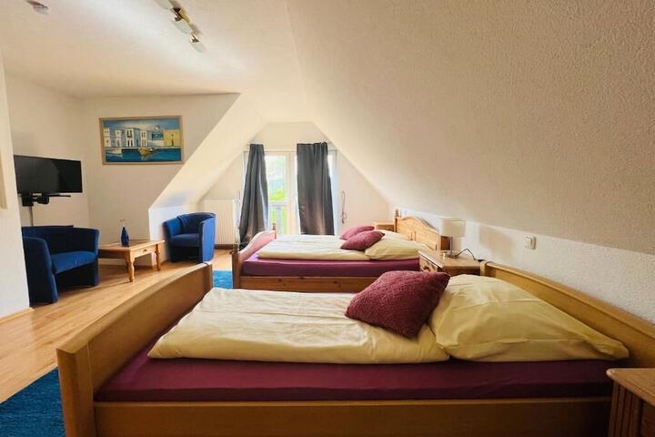 Room 4 of 13