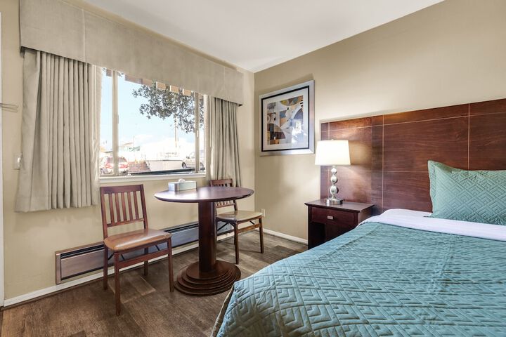 1 King Bed (2 of 13)