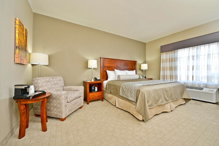 1 King Bed Microwave and Refrigerator WiFi Full Breakfast (9 of 18)