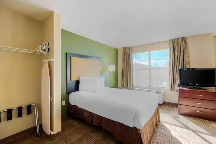 Suite Queen Bed (12 of 19)