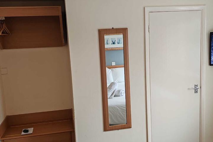 Room 42 of 57