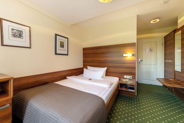 Room 3 of 38