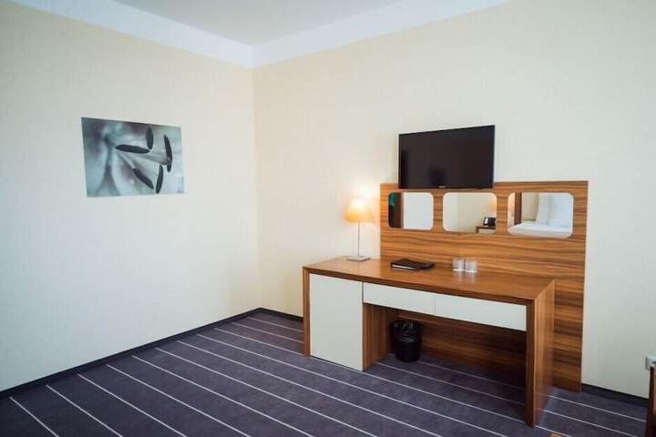 Room 17 of 34
