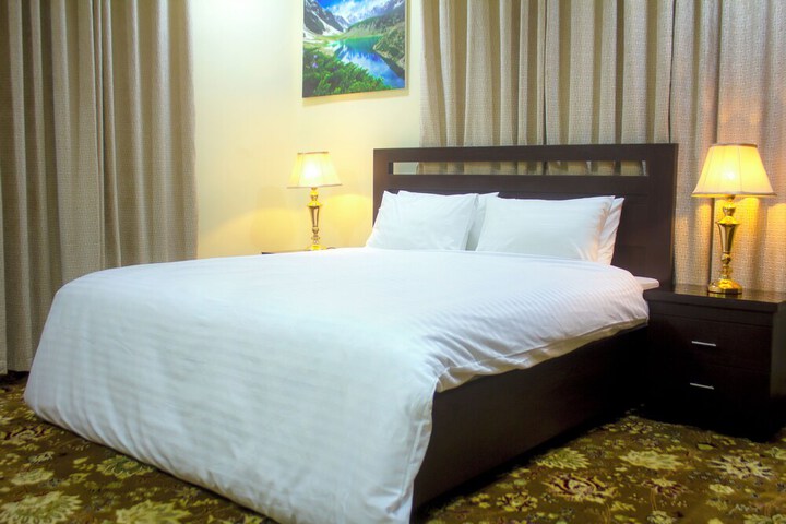 Room 4 of 30
