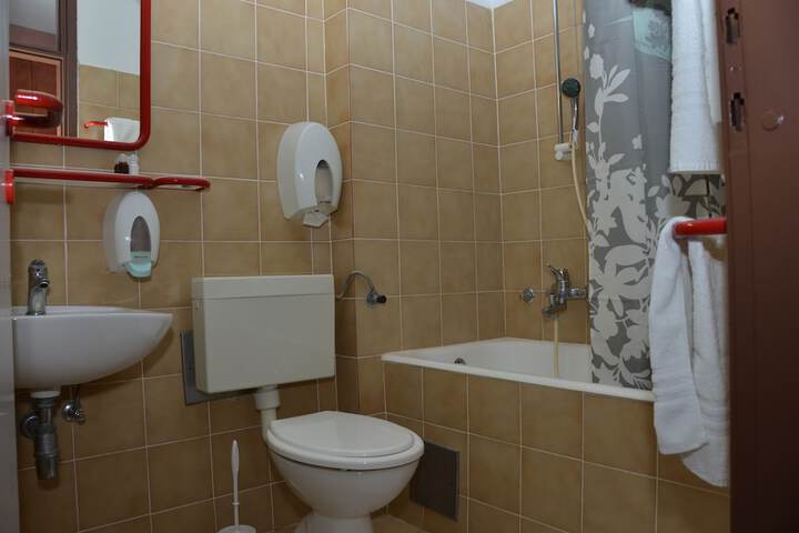 Room 16 of 52