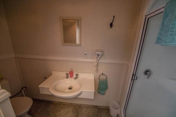 Room 17 of 28