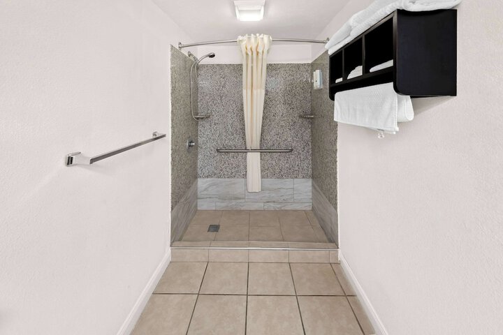 Room 6 of 41