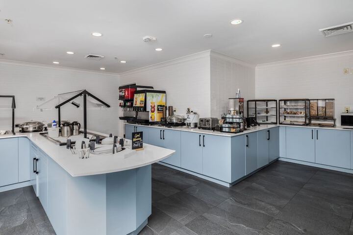 Breakfast/Coffee Service 29 of 38