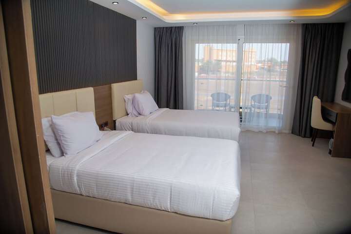 Room 6 of 63