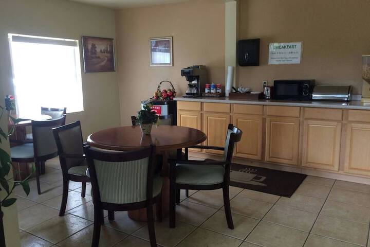 Breakfast area