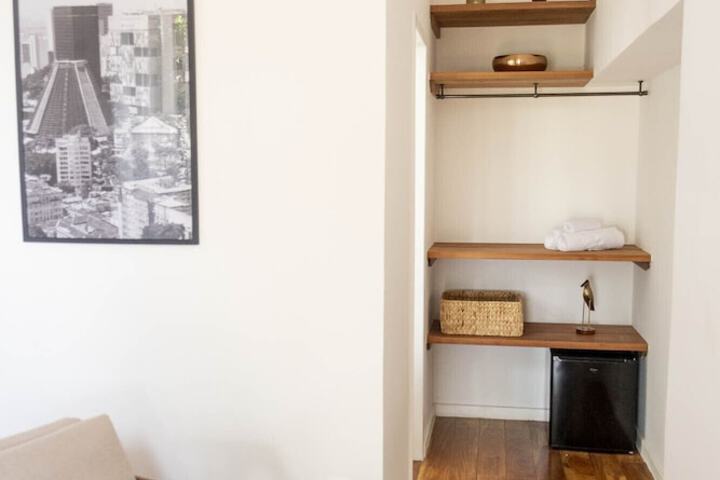 Room 2 of 33