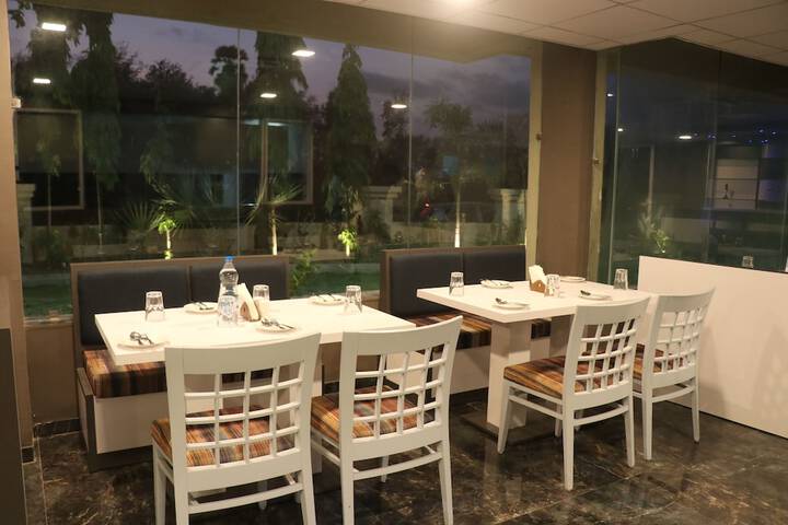 Dining 18 of 27