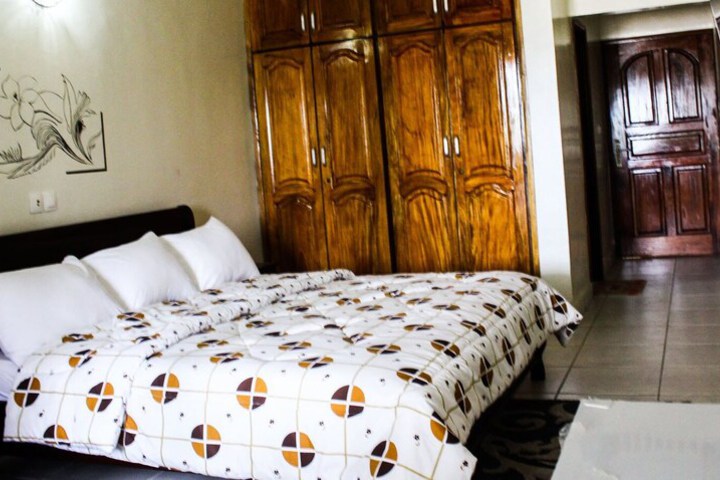 Room 5 of 13