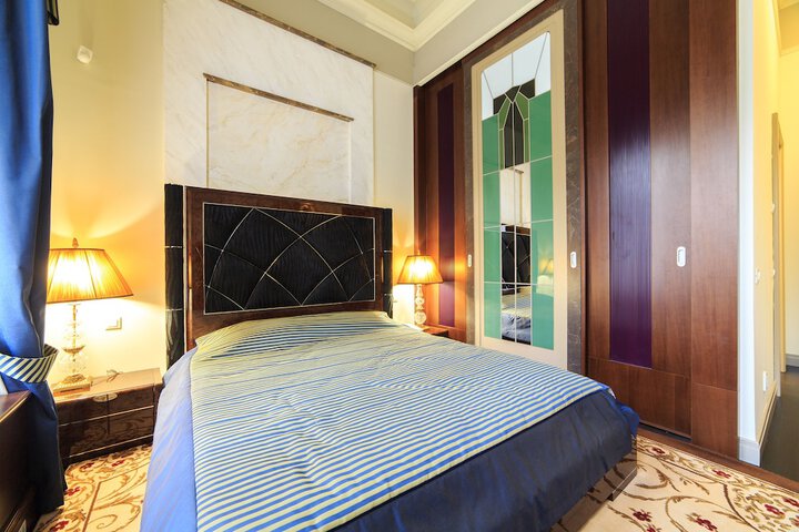 Room 52 of 117