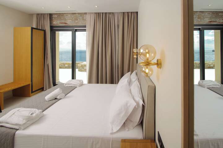 Room 32 of 186