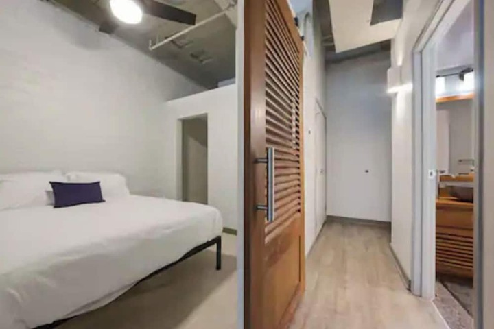 Room 46 of 237
