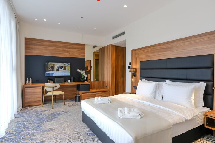 Room 17 of 103