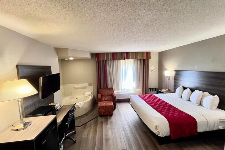 1 King Bed (4 of 37)