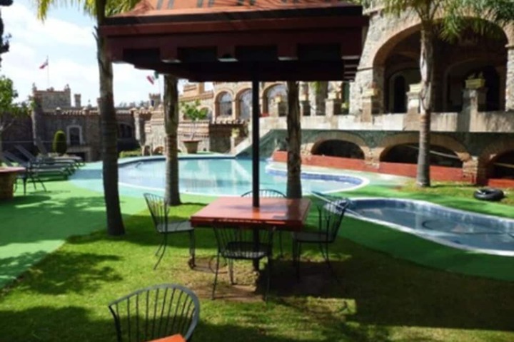 Pool Hotel