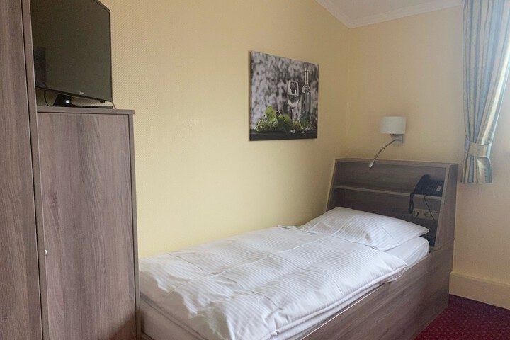 Room 15 of 68