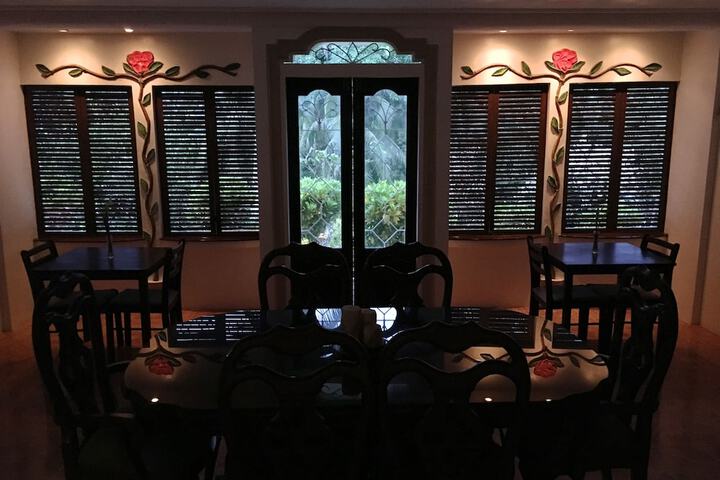 Dining 23 of 37