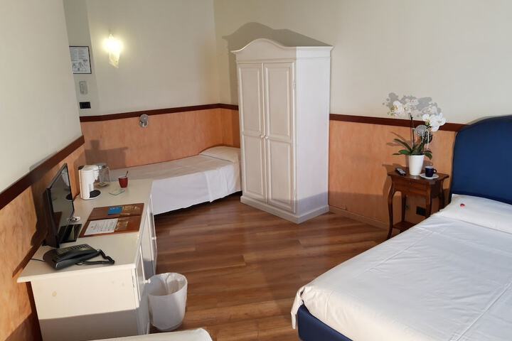 Room 11 of 26