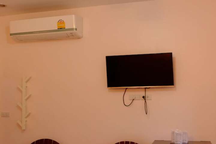 Room 9 of 33