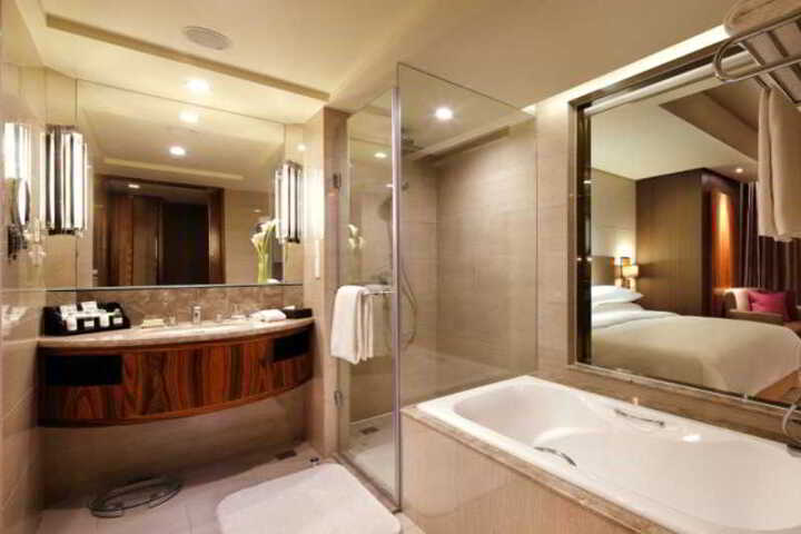 Room 10 of 21