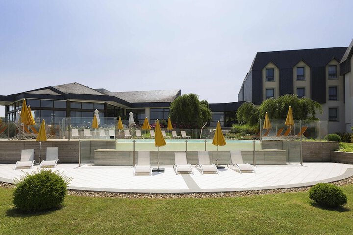 Hotel Pool