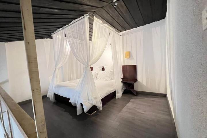 Room 10 of 42