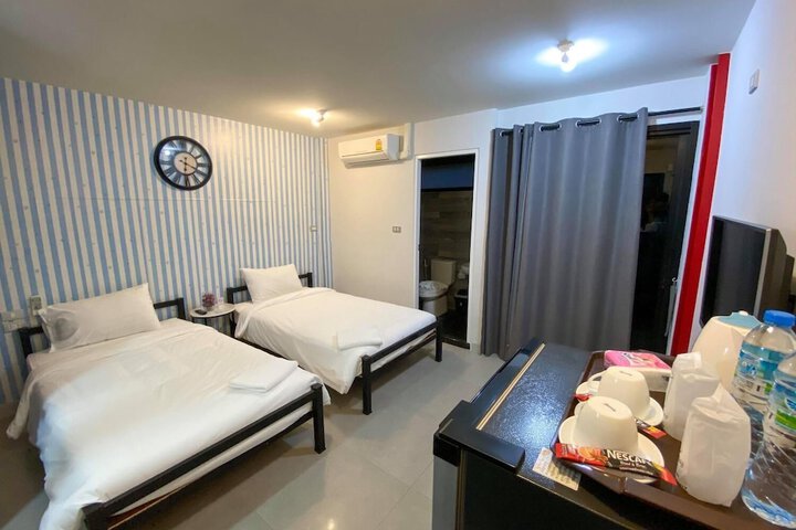 Room 15 of 40