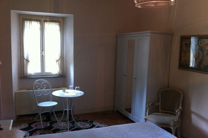 Room 5 of 91