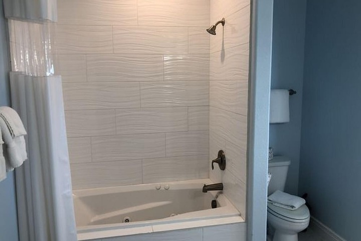 Room 110 of 173
