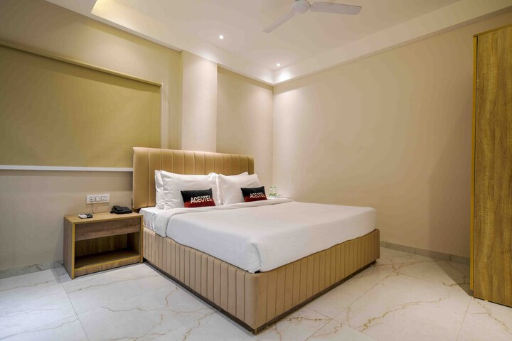 Room 8 of 33