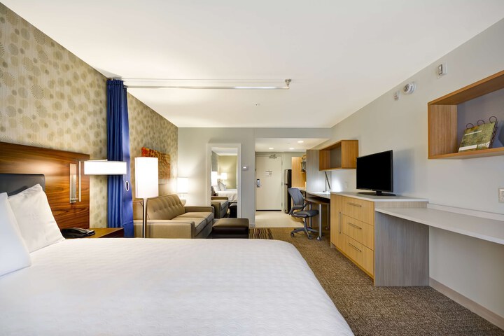 1 King Bed Studio Suite (5 of 18)