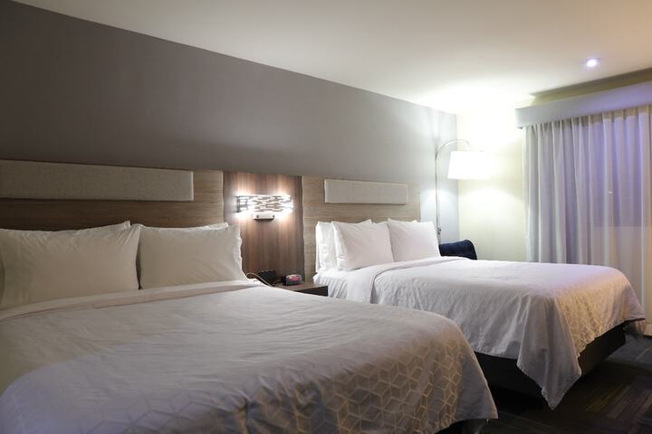 Room 11 of 114