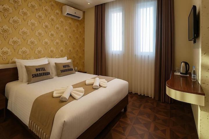 Room 10 of 15