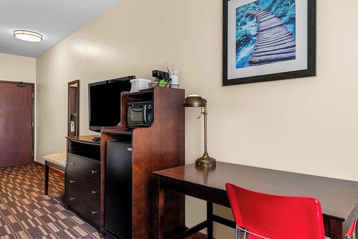 1 King Bed Microfridge High Speed Internet Full Breakfast (12 of 18)