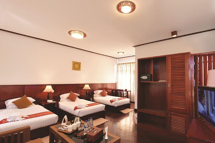 Room 6 of 28