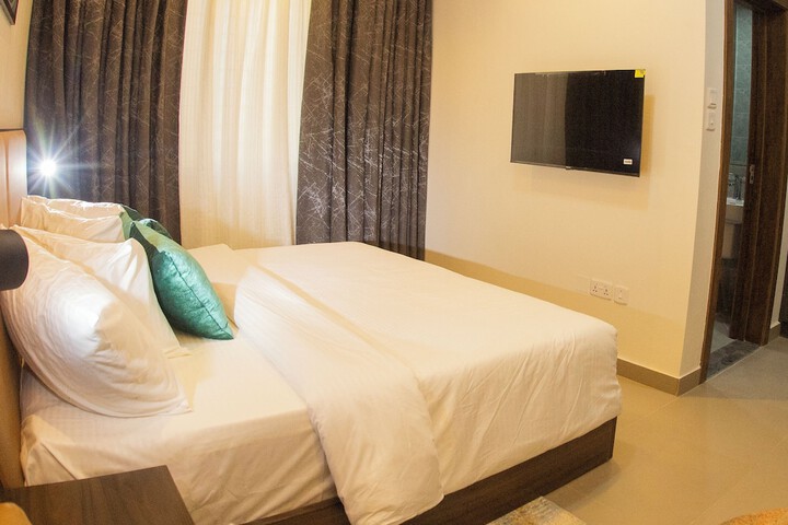 Room 6 of 26