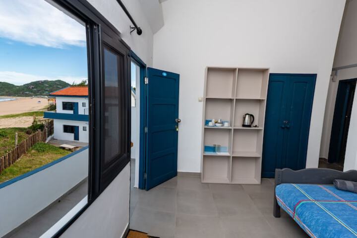 Room 5 of 17