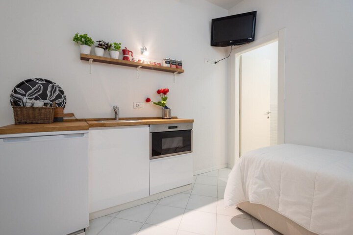 Room 9 of 21