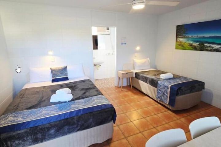 Room 2 of 28