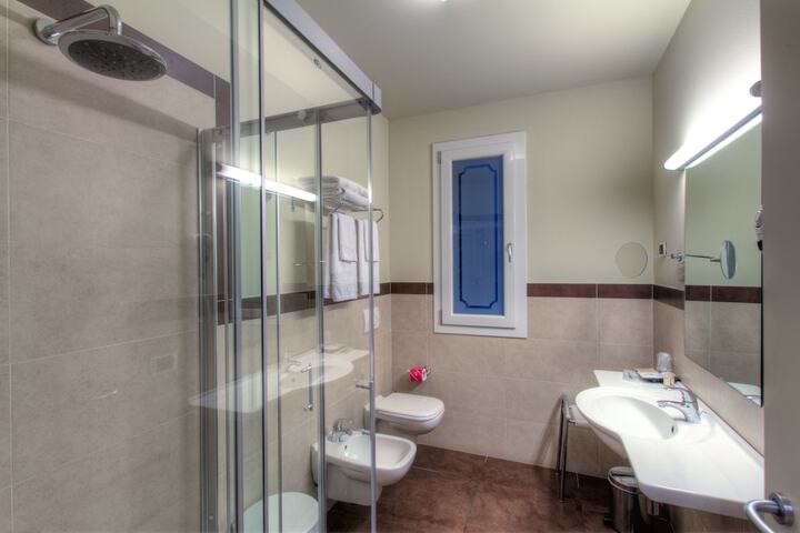 Clean Restrooms