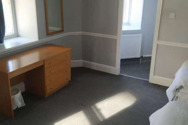 Room 4 of 34