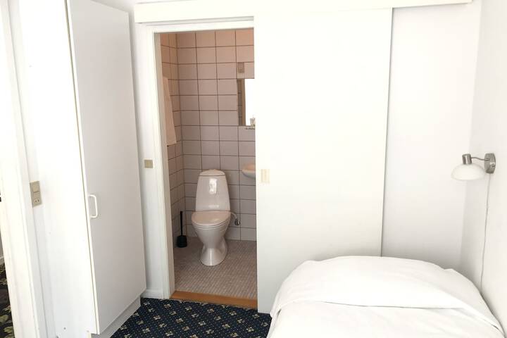 Room 12 of 33